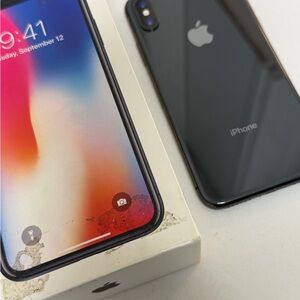 Apple iPhone X - Silver and Black